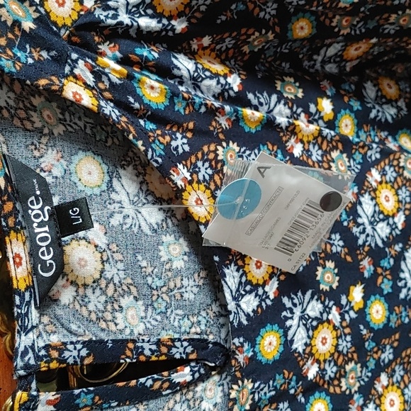 💚NWT WOMEN'S BOHO DARK FLORAL TOP - Picture 3 of 7